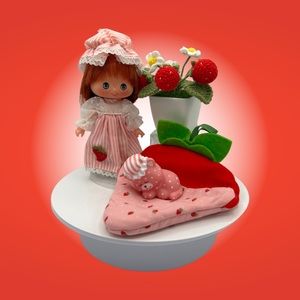 Vintage Strawberry Shortcake Doll-Sweet Sleeper STRAWBERRY SHORTCAKE & Custard